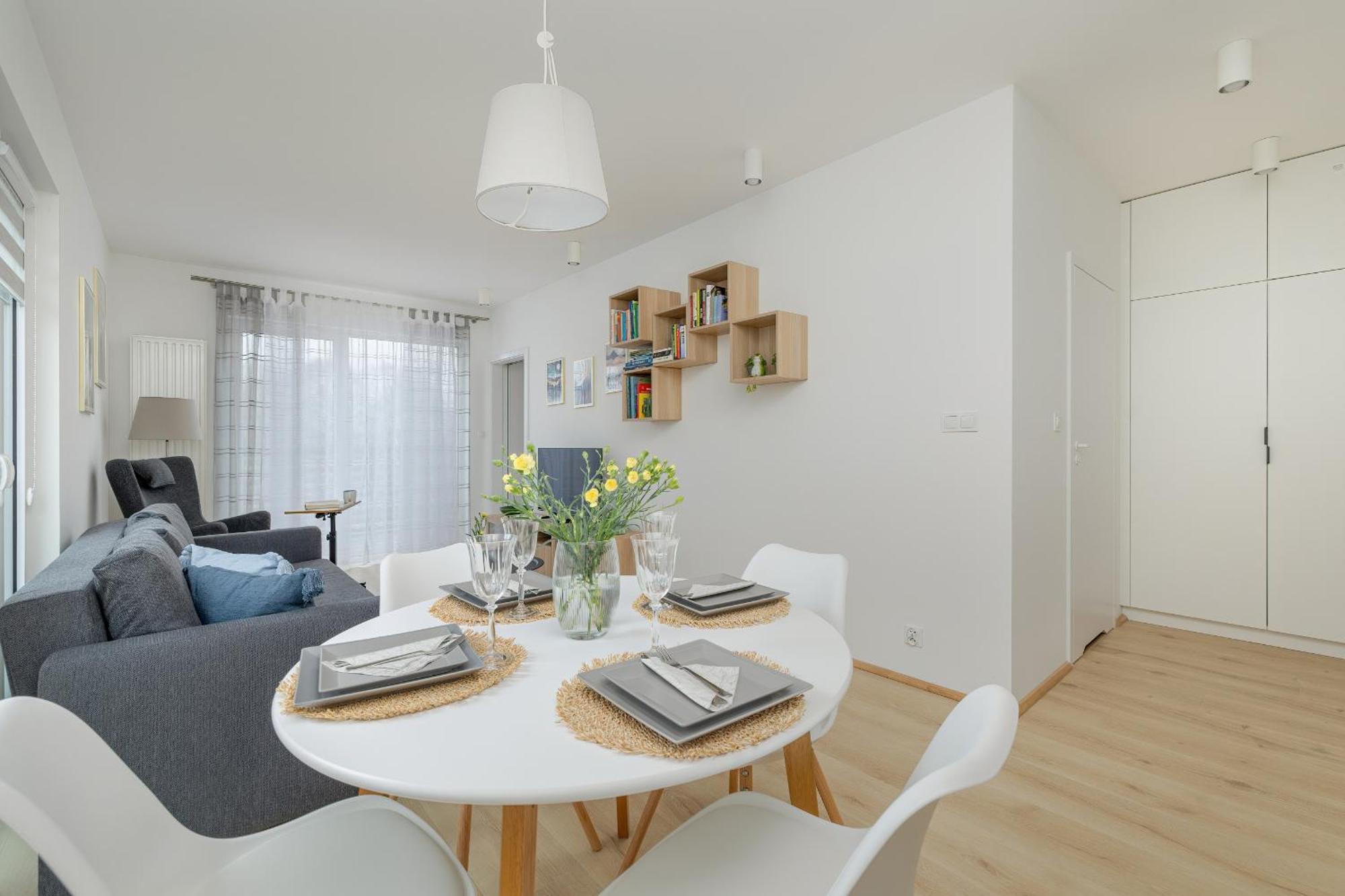 Apartment Cosy And Bright In With Furnished Balcony And Free Parking By Renters *