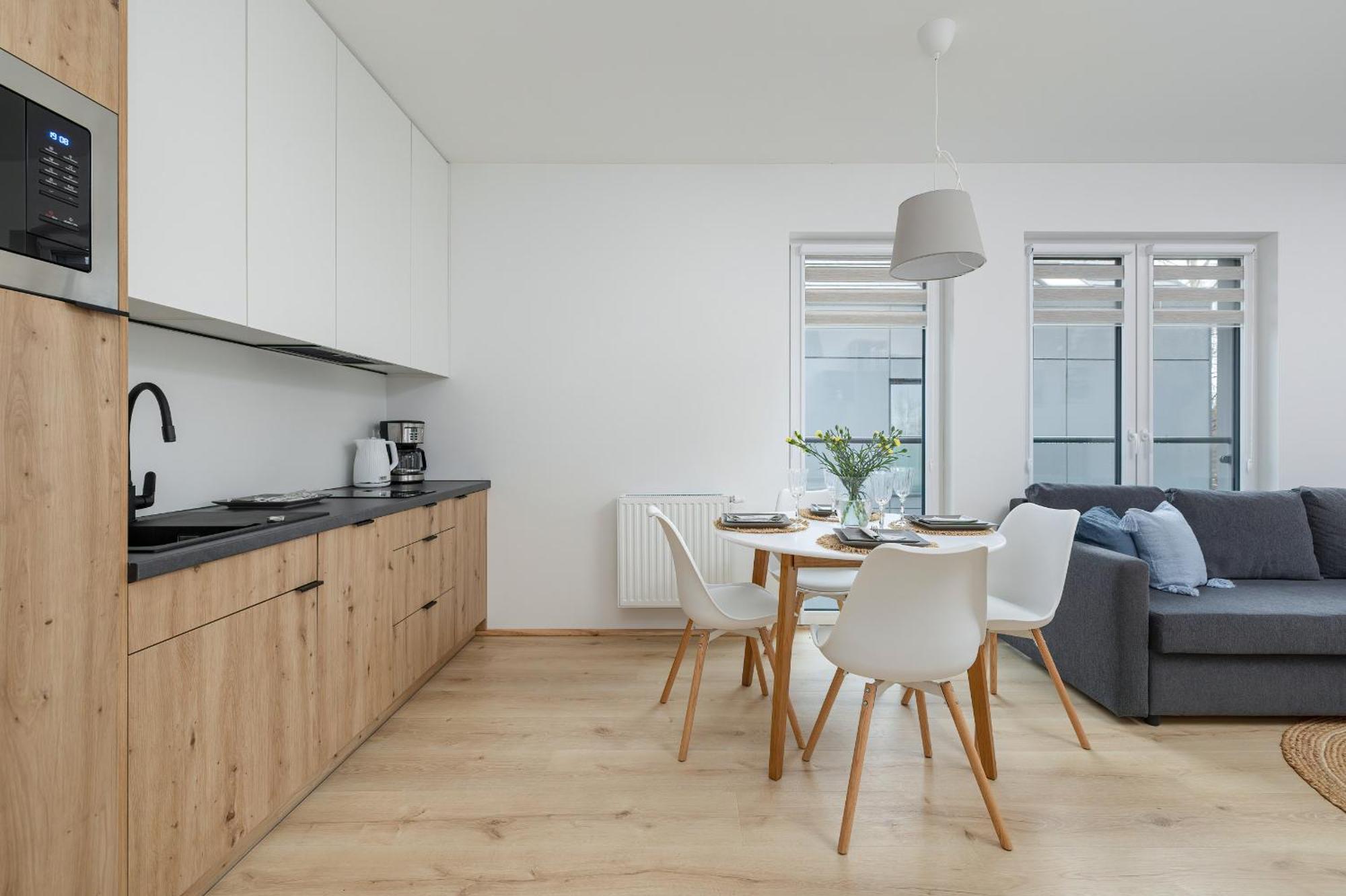 Apartment Cosy And Bright In With Furnished Balcony And Free Parking By Renters